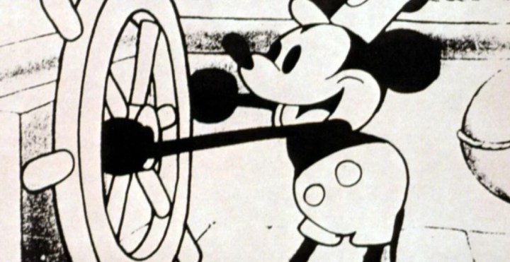El corto animado Steamboat Willie, estrenado en 1928, es considerado el debut de Mickey Mouse y su novia Minnie, creados por Walt Disney y Ub Iwerks. En la película, Mickey es el grumete de un barco de vapor que debe soportar al malhumorado capitán Pete. Mickey y Minnie hacen música con los animales y los objetos del barco, usando la canción "Turkey in the Straw". El título del corto es una parodia de la película de Buster Keaton, Steamboat Bill Jr. Steamboat Willie fue uno de los primeros dibujos animados con sonido sincronizado y marcó el inicio de la era dorada de la animación estadounidense.