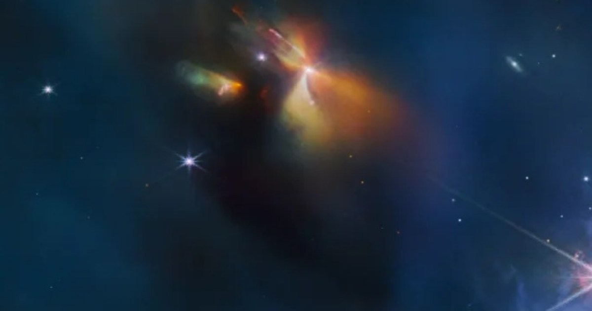 James Webb captures a stunning photo of a newborn star