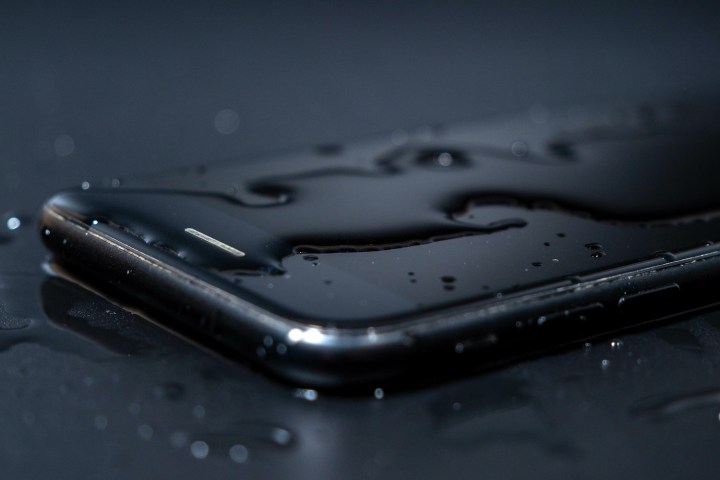 Teléfono celular con agua – ¿Qué es la protección IPX de resistencia al agua y el polvo?