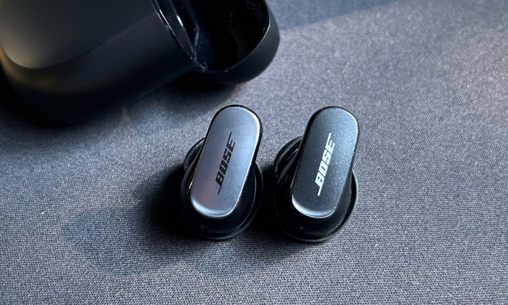 Los audífonos Bose QuietComfort Ultra Earbuds y Bose QuietComfort Earbuds II.