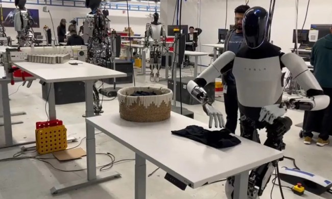 robot optimus tesla dobla camisetas