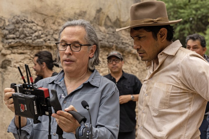 El director de la adaptación al cine de Pedro Páramo, Rodrigo Prieto, y el actor Tenoch Huerta.