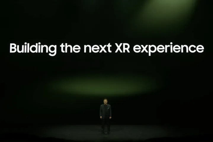 TM Roh de Samsung comparte planes XR en el evento Galaxy Unpacked 2023.