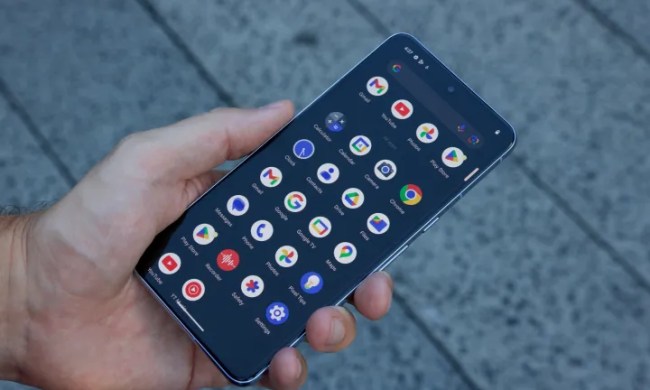 android applicaciones charla espionaje robo datos mensajes camara noticias google pixel 8 pro review 6