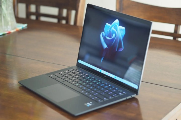 Una fotografía de la HP Dragonfly Pro Chromebook.