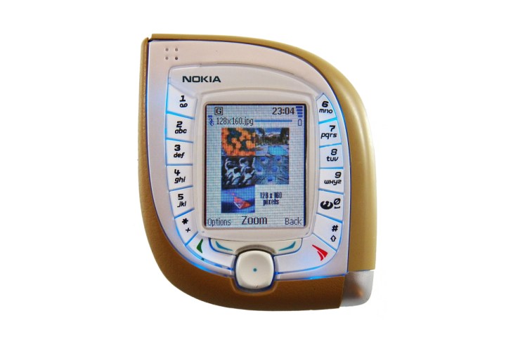 Nokia 7600 (2003). 