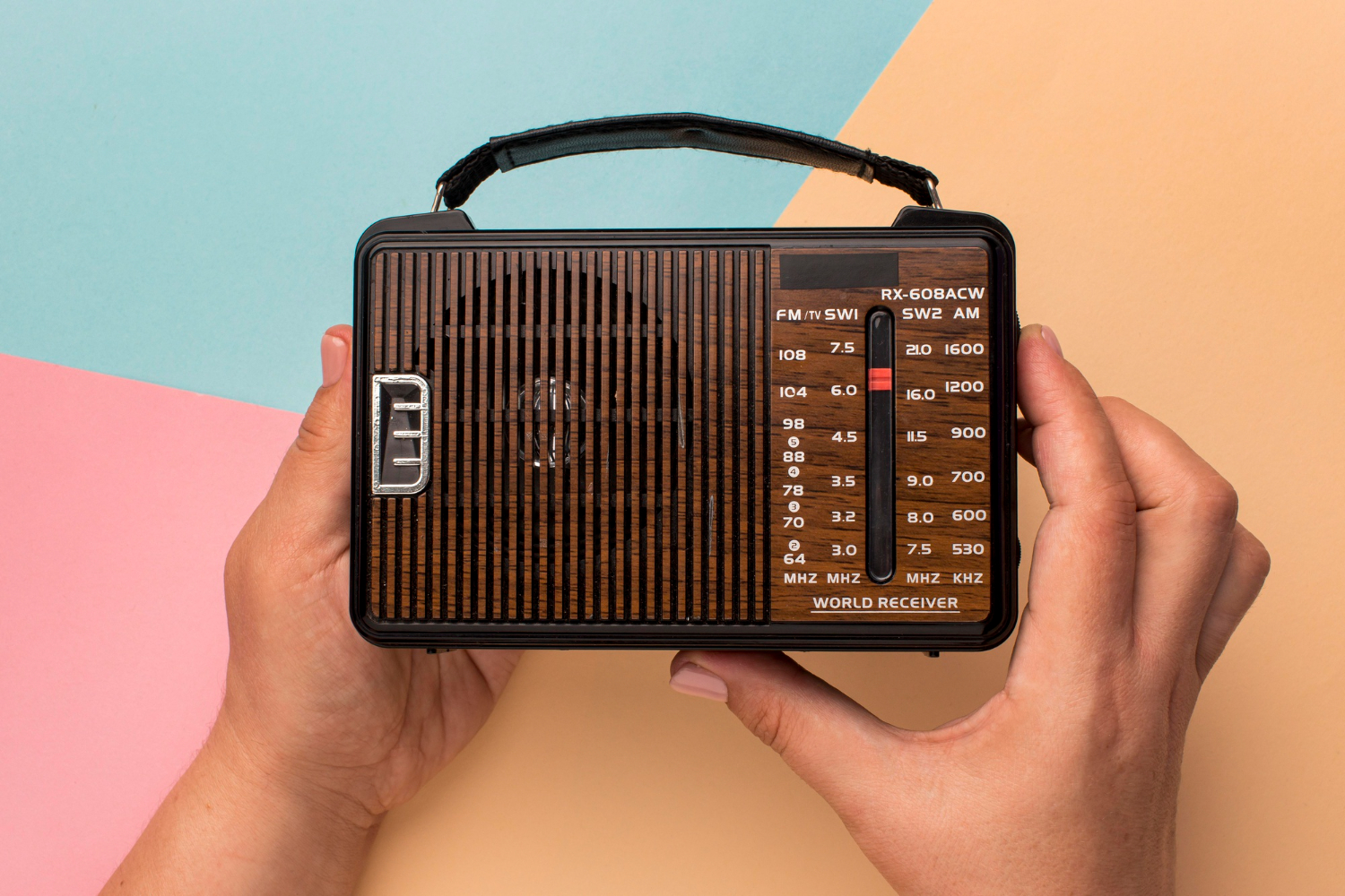 Una radio antigua.