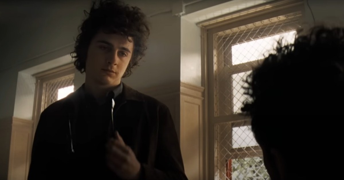 Timothée Chalamet es Bob Dylan en el tráiler de The Complete Unknown