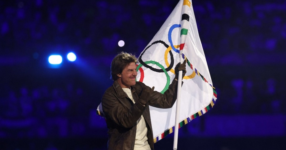 Tom Cruise realiza una acrobacia épica en la ceremonia de clausura de los Juegos Olímpicos