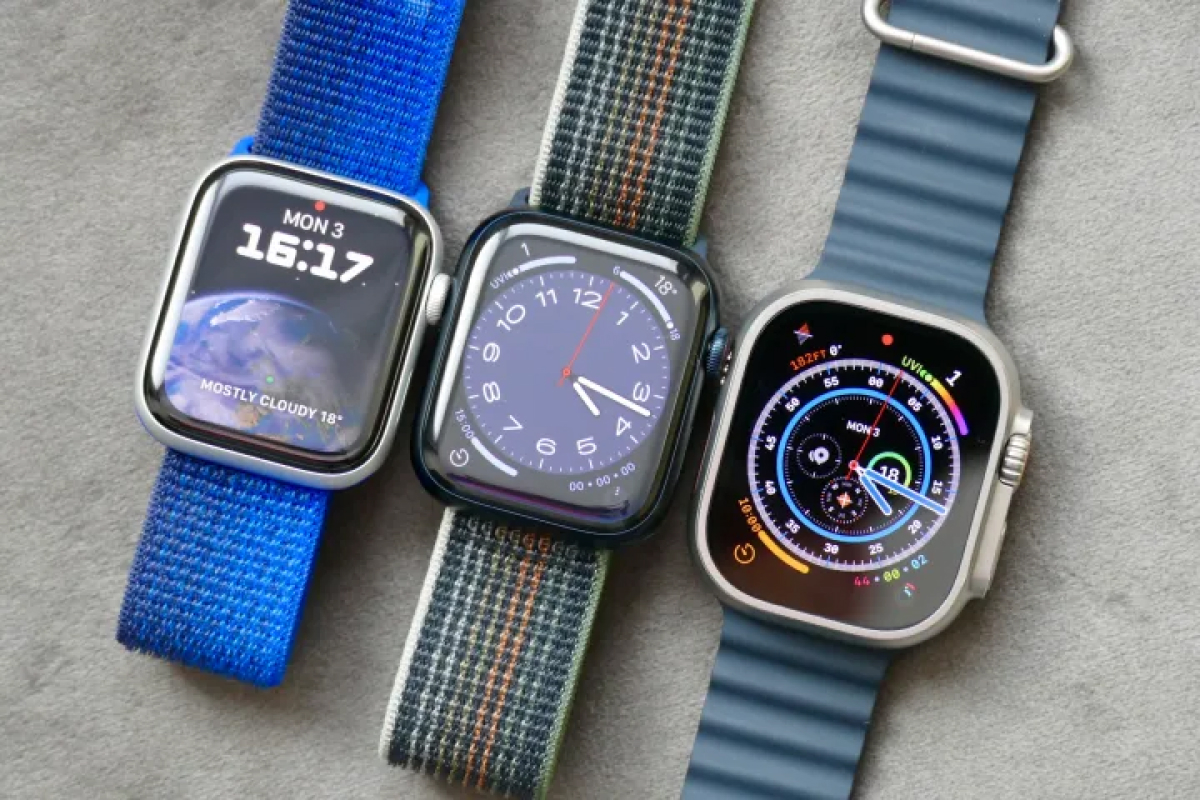 Apple Watch SE 2 (from left), Apple Watch Series 8, and Apple Watch Ultra