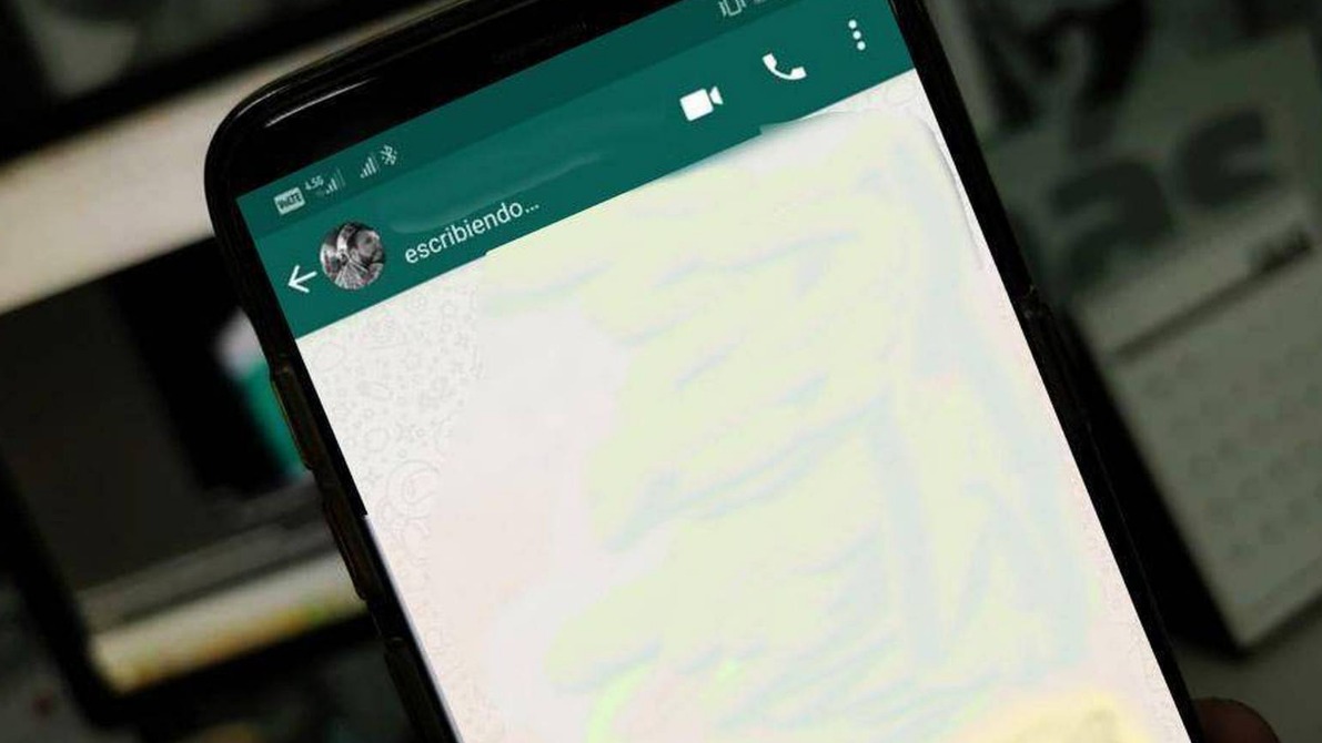 WhatsApp escribiendo