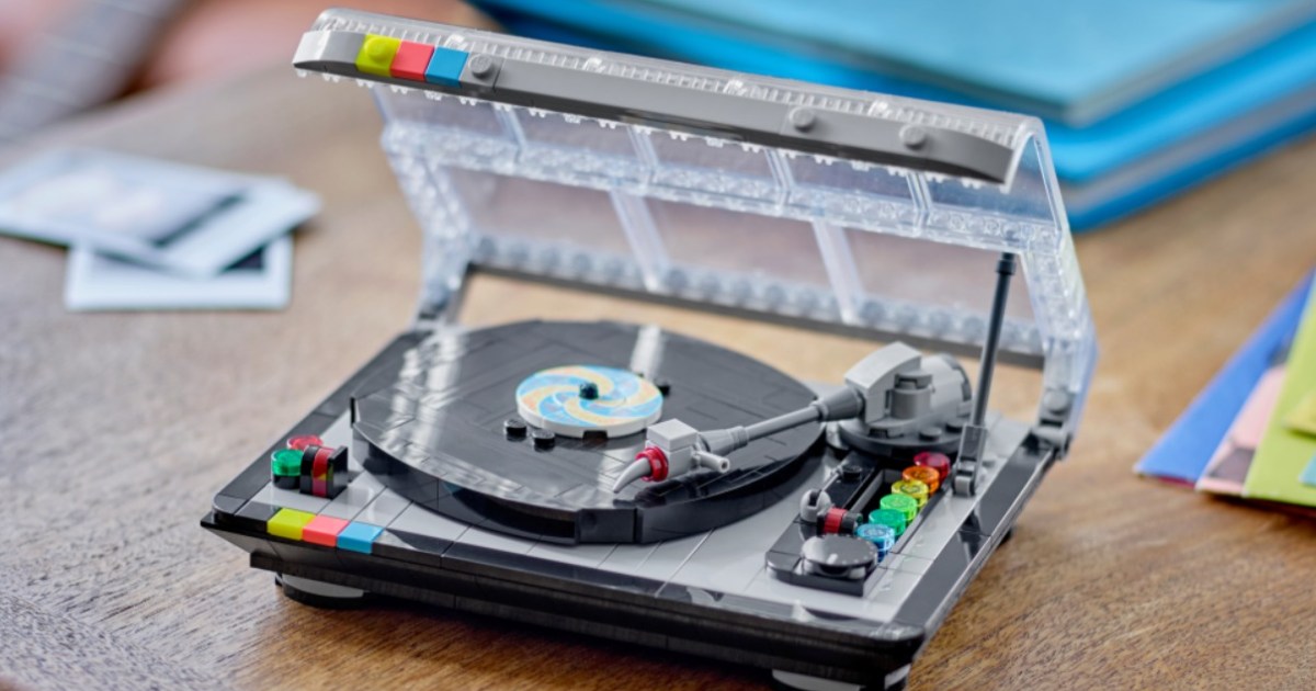 Este genial tocadiscos retro de Lego puede ser tuyo gratis este fin de semana