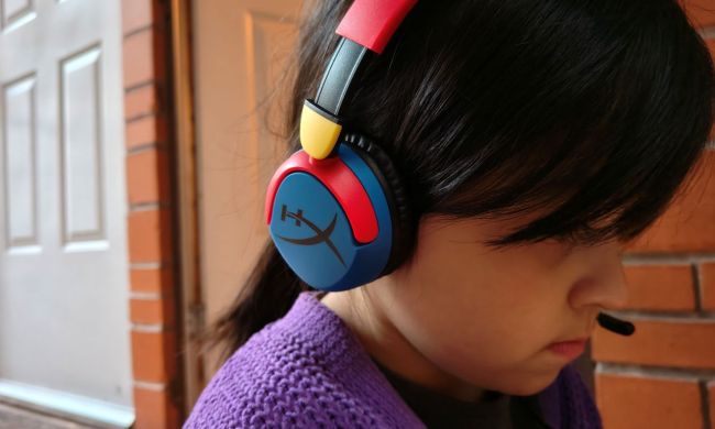 Una fotografía de los audífonos para niños HyperX Cloud Mini.